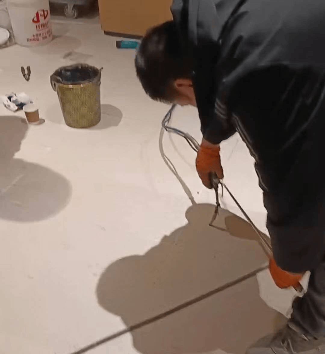 卫生间的瓷砖空鼓怎么修理(卫生间墙面瓷砖空鼓怎么修补)